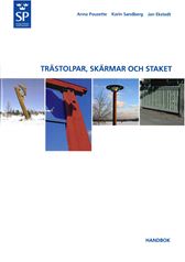 Trästolpar, skärmar och staket